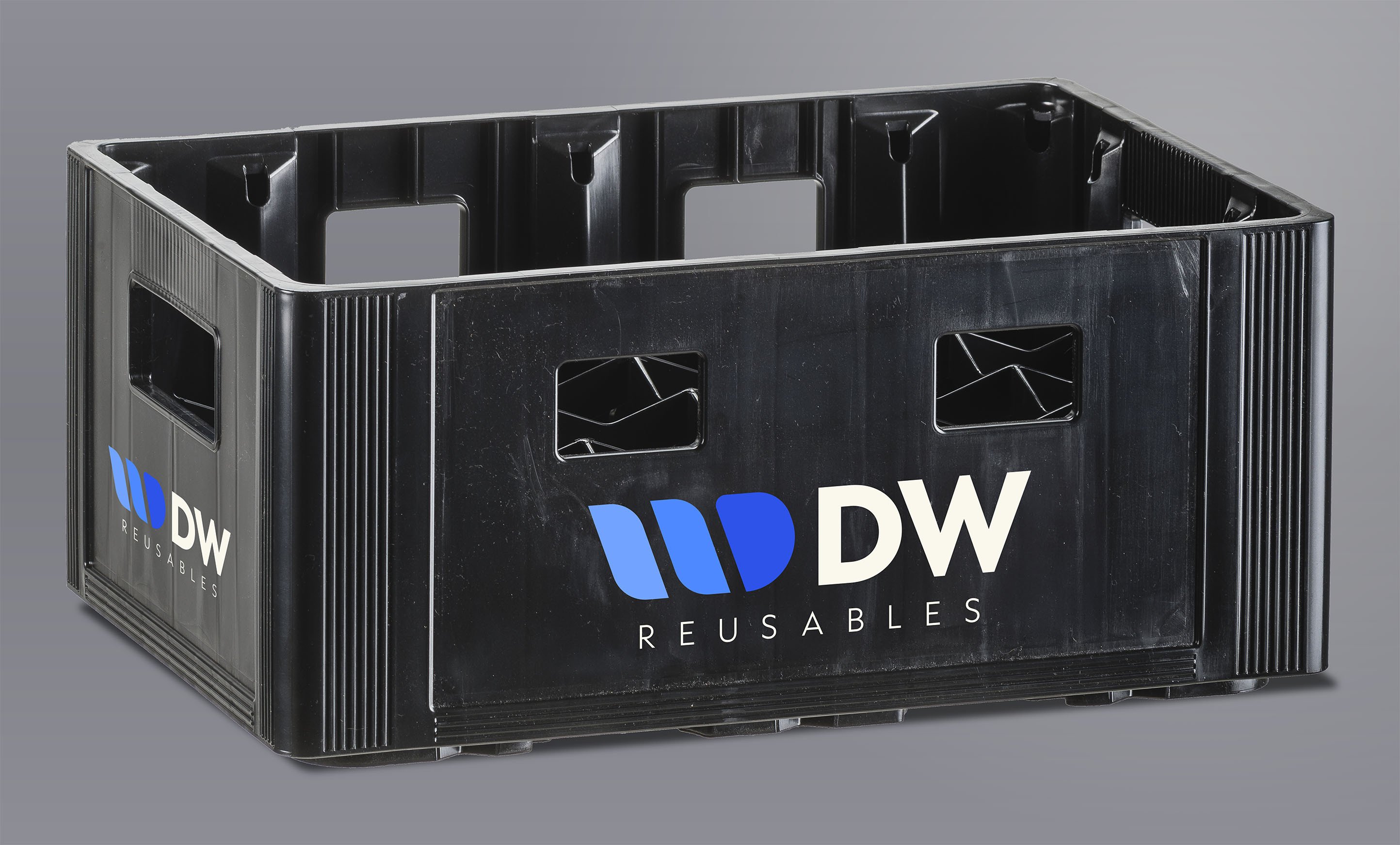 MCN Crate | DW Reusables Ideal for 24 Steini bottles. Exists in two versions and can be ordered with or without openings at the side. Suitable for screen printing or IML labels.