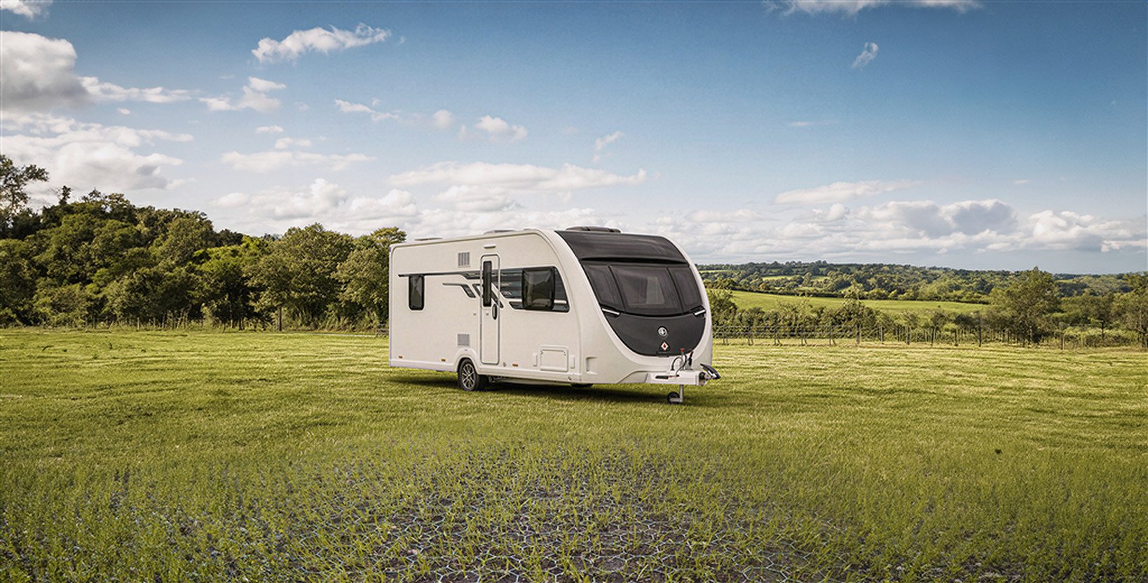 Superficie de rejilla para césped para aparcamiento de caravanas Superficie de césped reforzada para caravanas que mantiene un acabado verde natural y una eficaz permeabilidad al agua.