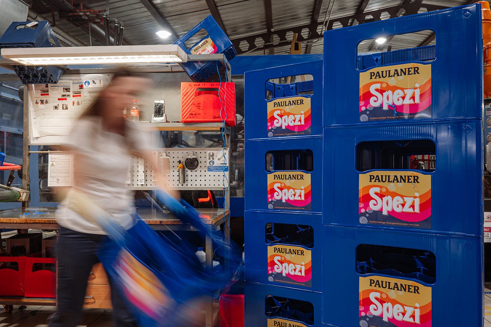 Reusable beverage packaging solutions engineered for transport efficiency, durability and brand visibility. Built for breweries, soft drinks and beverage logistics.