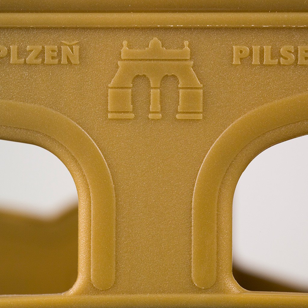 Customized Solutions - Embossing | DW Reusables The logo can be embossed to accentuate the brand on the crate.